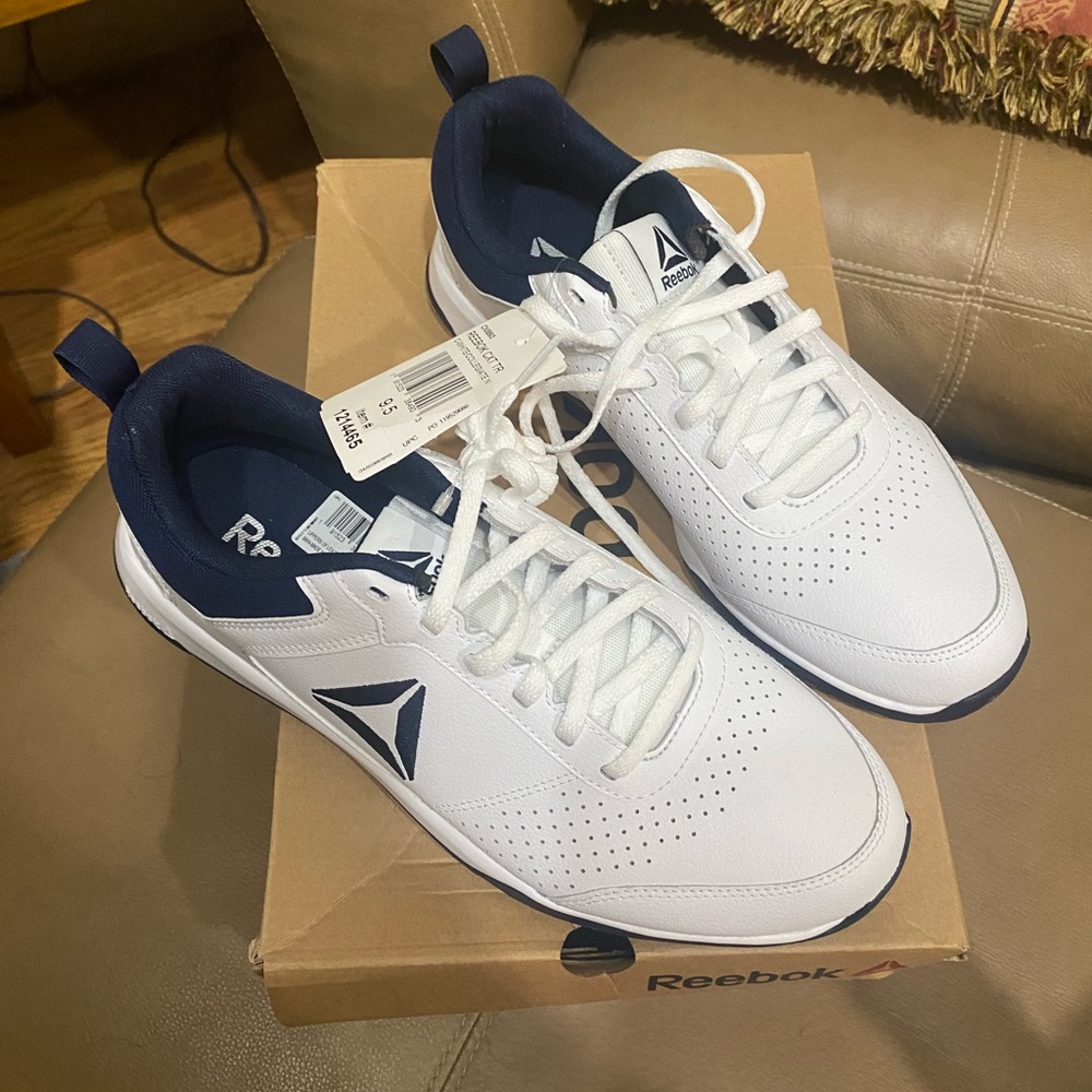 Reebok never worn sneakers size 9.5